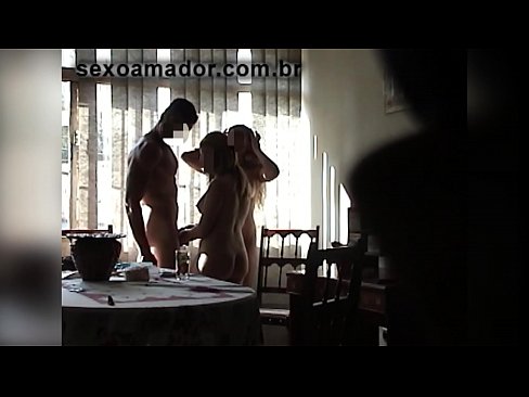 ❤️ L'amichi sessu invitanu un omu gigante è un trio cun ellu Super sex à co.com-milf-300.ru