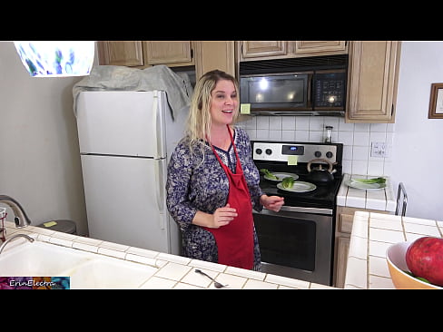 ❤️ Stepmom u munghje in cucina prima di a so data Super sex à co.com-milf-300.ru