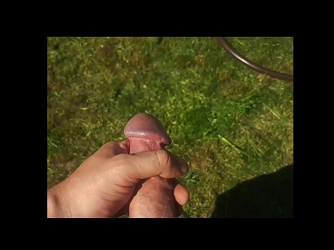 ❤️ Hottie si fa scopare a figa rosa è cums cun un squirt in un giardinu d'estate Super sex à co.com-milf-300.ru
